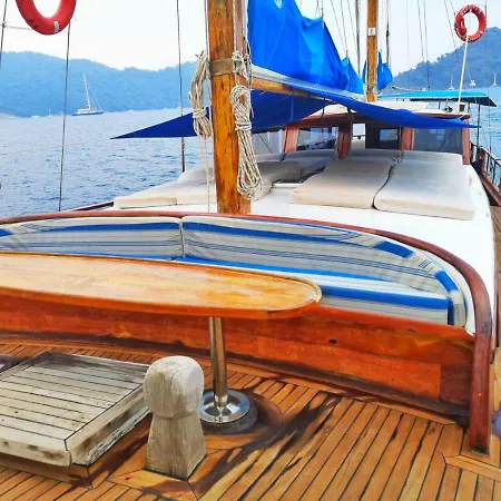 Ide Yacht 船屋 *