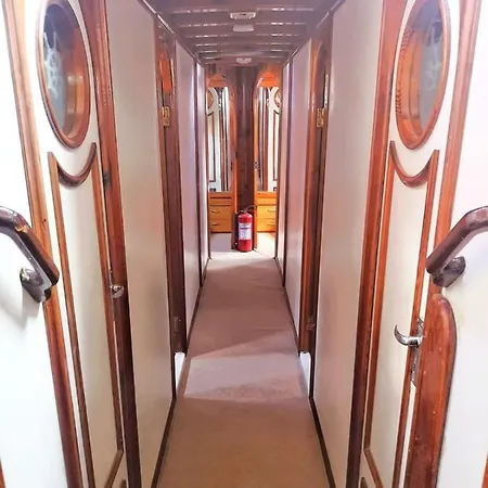 Ide Yacht 船屋 *